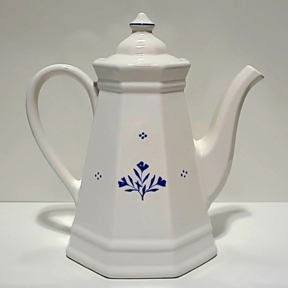 VINTAGE Pfaltzgraff Blue floral 48oz Coffee Pot with lid #490